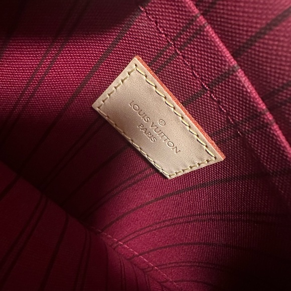 Louis Vuitton Neverfull Wrislet Monogram Print Red Interior - Picture 9 of 11